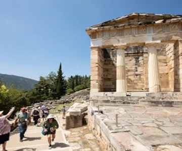 Delphi: Day Tour with Museum & Arachova Village Visit